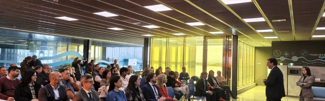 Alberto Santana presentando el evento de CDTI y Andalucía TRADE